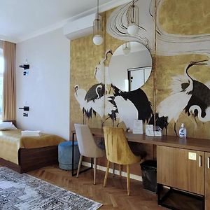 Forrest Apartments & Hostel